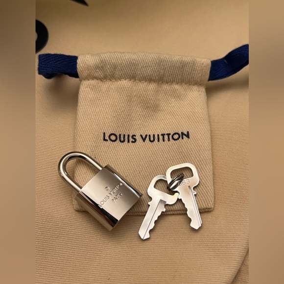 Louis Vuitton Keepall B 50 M21869 💯% Authentic Yellow/Turquoise DuffleBag - Picture 14 of 16